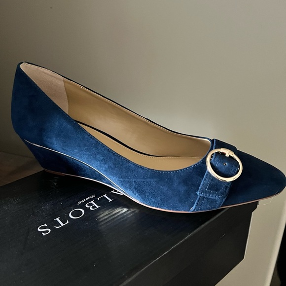 Navy suede shoes - Picture 2 of 2